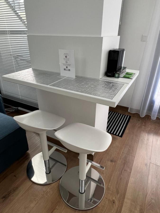 Luxe With Pool, Parking & Ac Apartament
