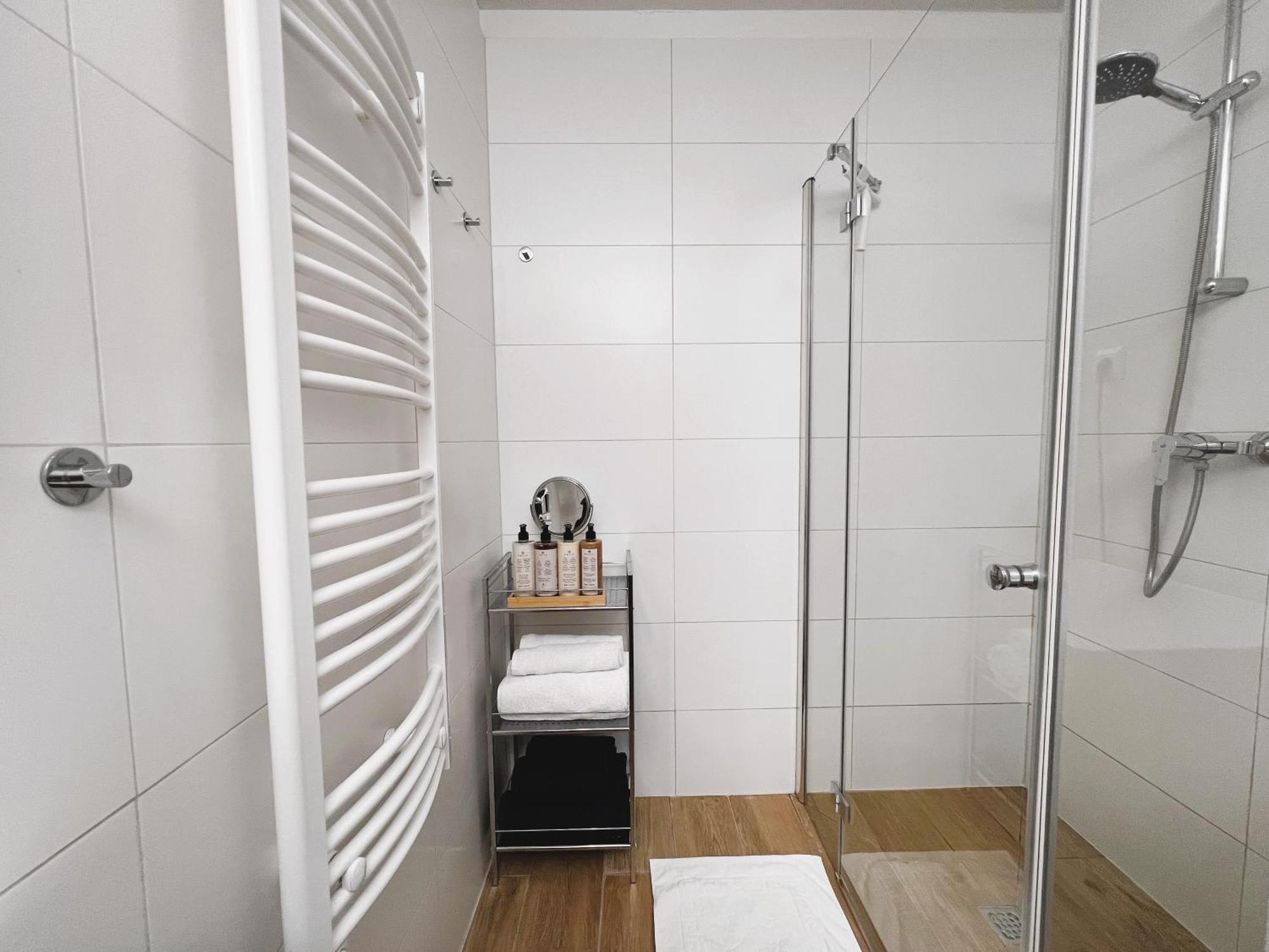 Appartement Luxe With Pool, Parking & Ac Boedapest