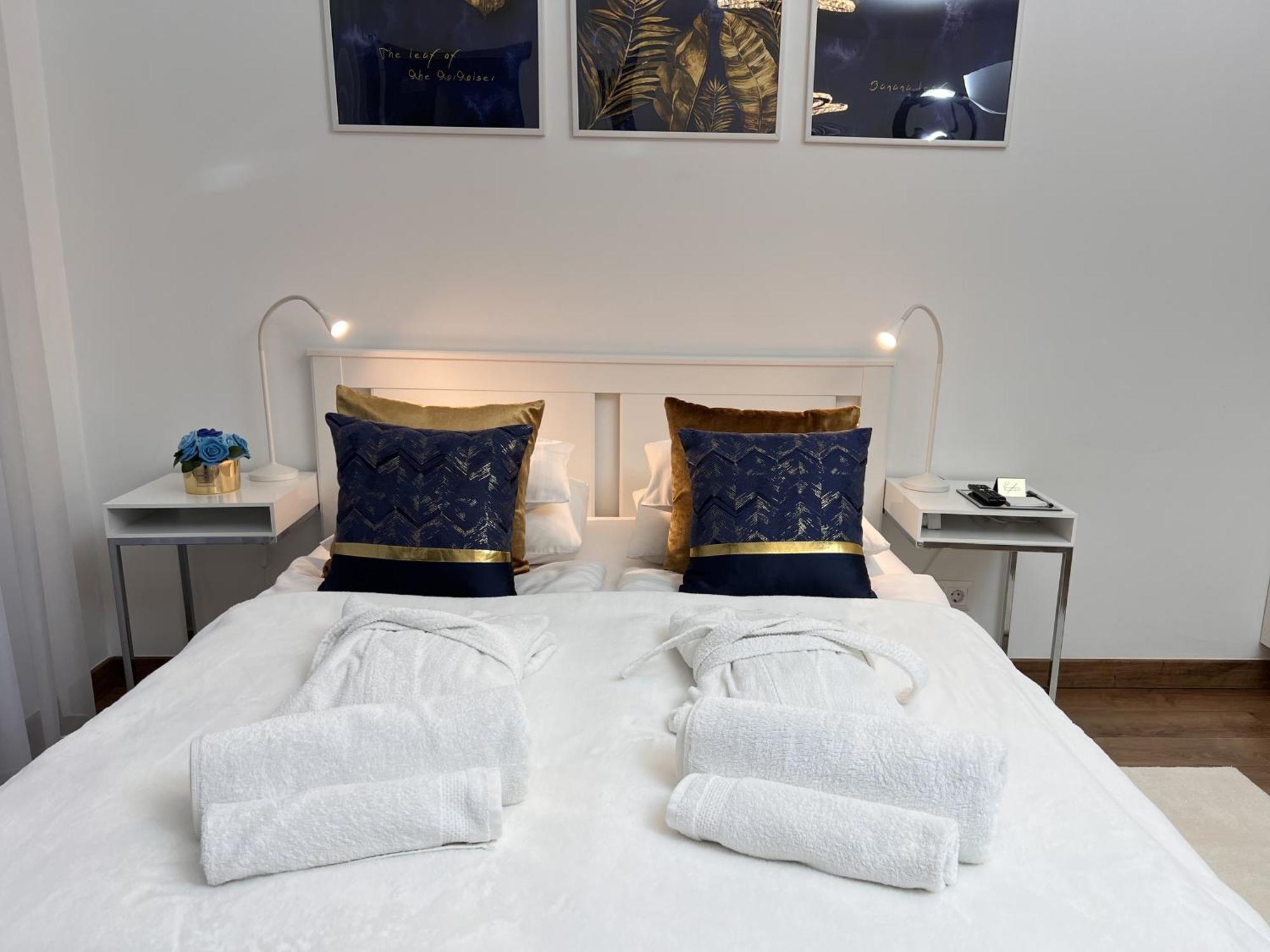 Luxe With Pool, Parking & Ac Апартаменты *