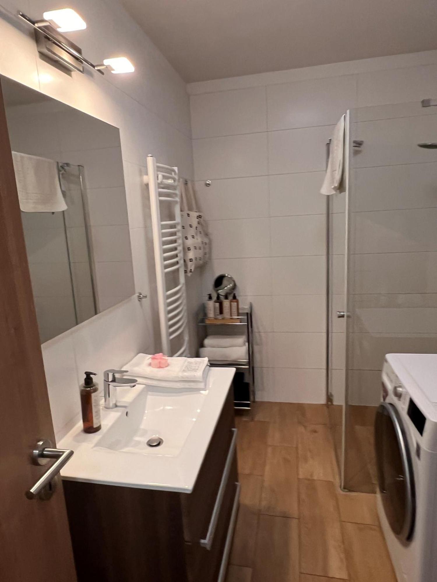 Luxe With Pool, Parking & Ac Будапешт
